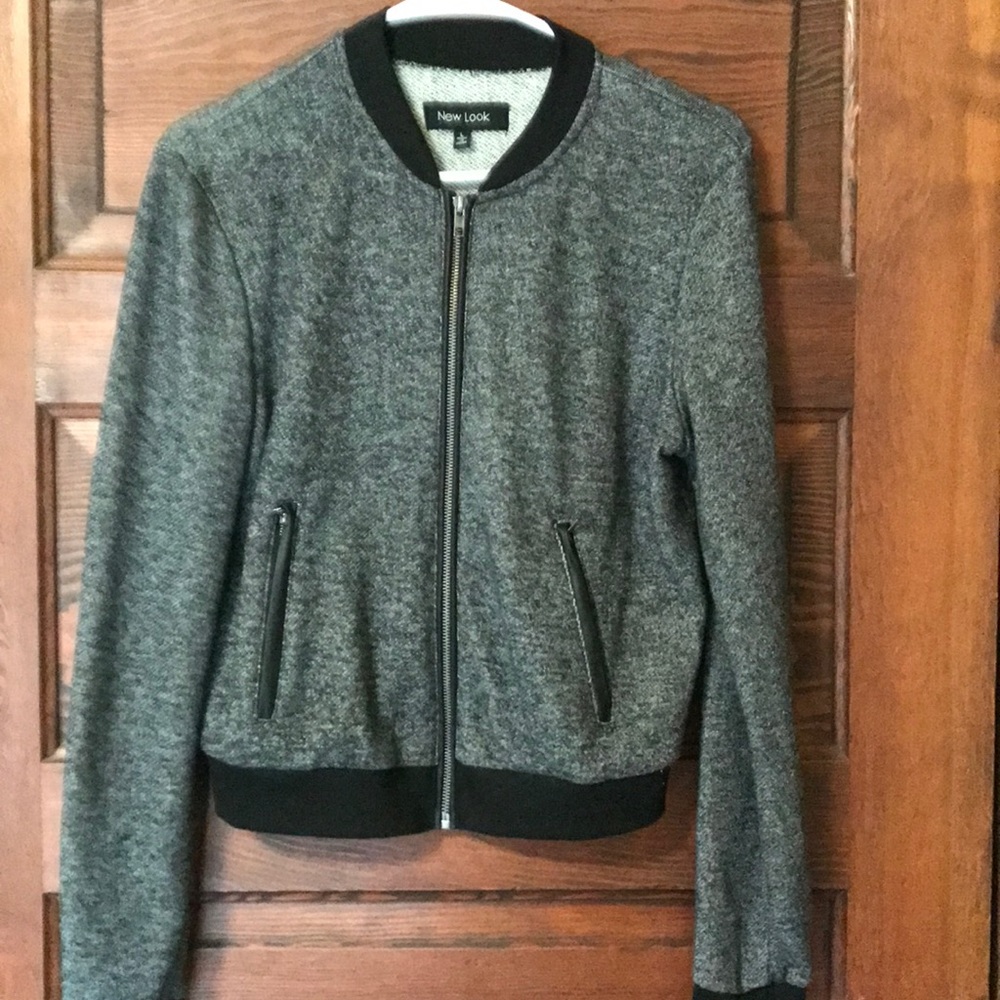 Casual bomber looking jacket